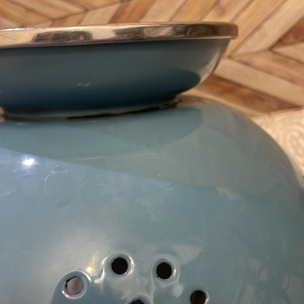 Vintage Blue Enamel metal food strainer colander. 10 x 6.5”. Farm decor - Picture 5 of 7